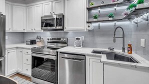 Coffee/tea maker, fridge, microwave, oven - Dilworth Retreat | Walk to Shops/Restaurants (Charlotte)