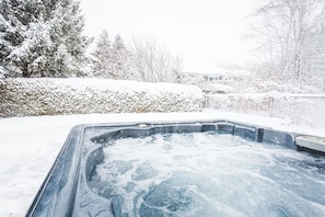 Chalet Classique, vue montagne | Bain à remous privé