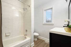 經典木屋, 山景 | 浴室 | 淋浴/浴缸二合一、免費盥洗用品、毛  巾、肥皂