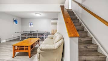 Liisa's Lodge (Pet Friendly) | Living area