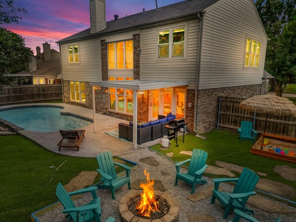 Pool - Theater Pool Sandbox Firepit Lau Escape Lux Living Room (Grand Prairie)