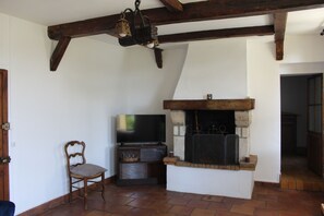 Interior - Villa with large garden close to shops and 15 minutes from the beach. (Trouville-sur-Mer)