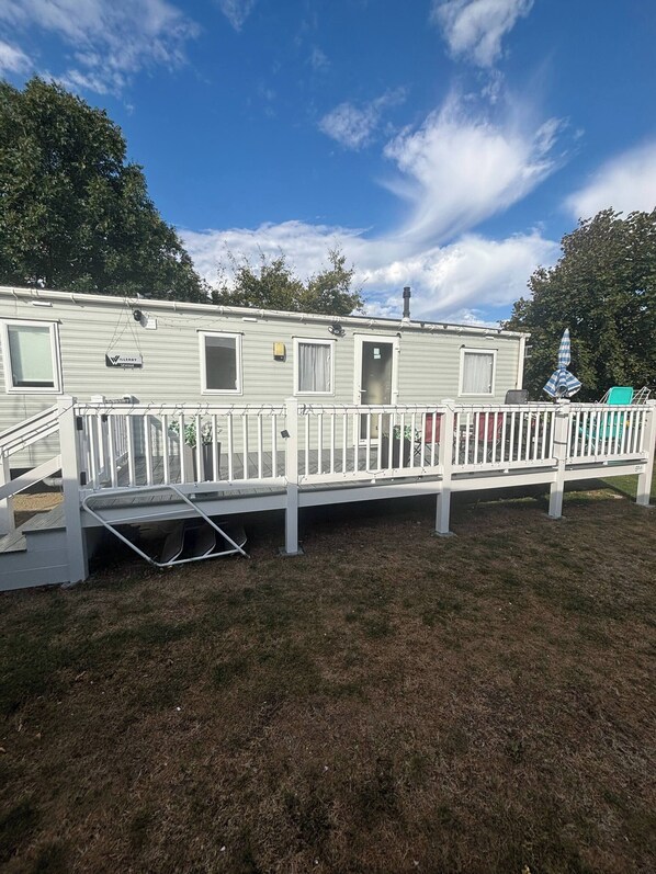 المنشأة من الخارج