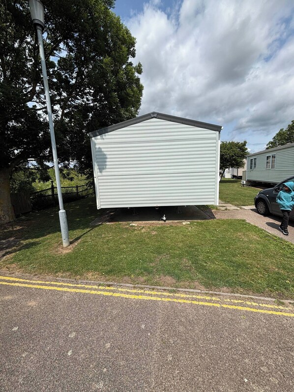 House, 4 Bedrooms, Balcony, Mountain View | Property grounds