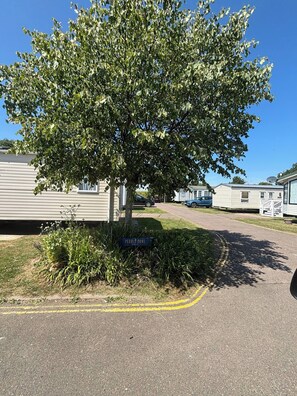 المنطقة المحيطة بالمنشأة