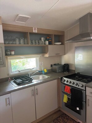 House, 4 Bedrooms, Balcony, Mountain View | Interior - Singh&leite Family Caravan 10 (Clacton-on-Sea)