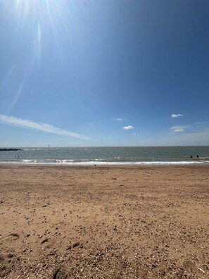 House, 4 Bedrooms, Balcony, Mountain View | Beach - Singh&leite Family Caravan 10 (Clacton-on-Sea)