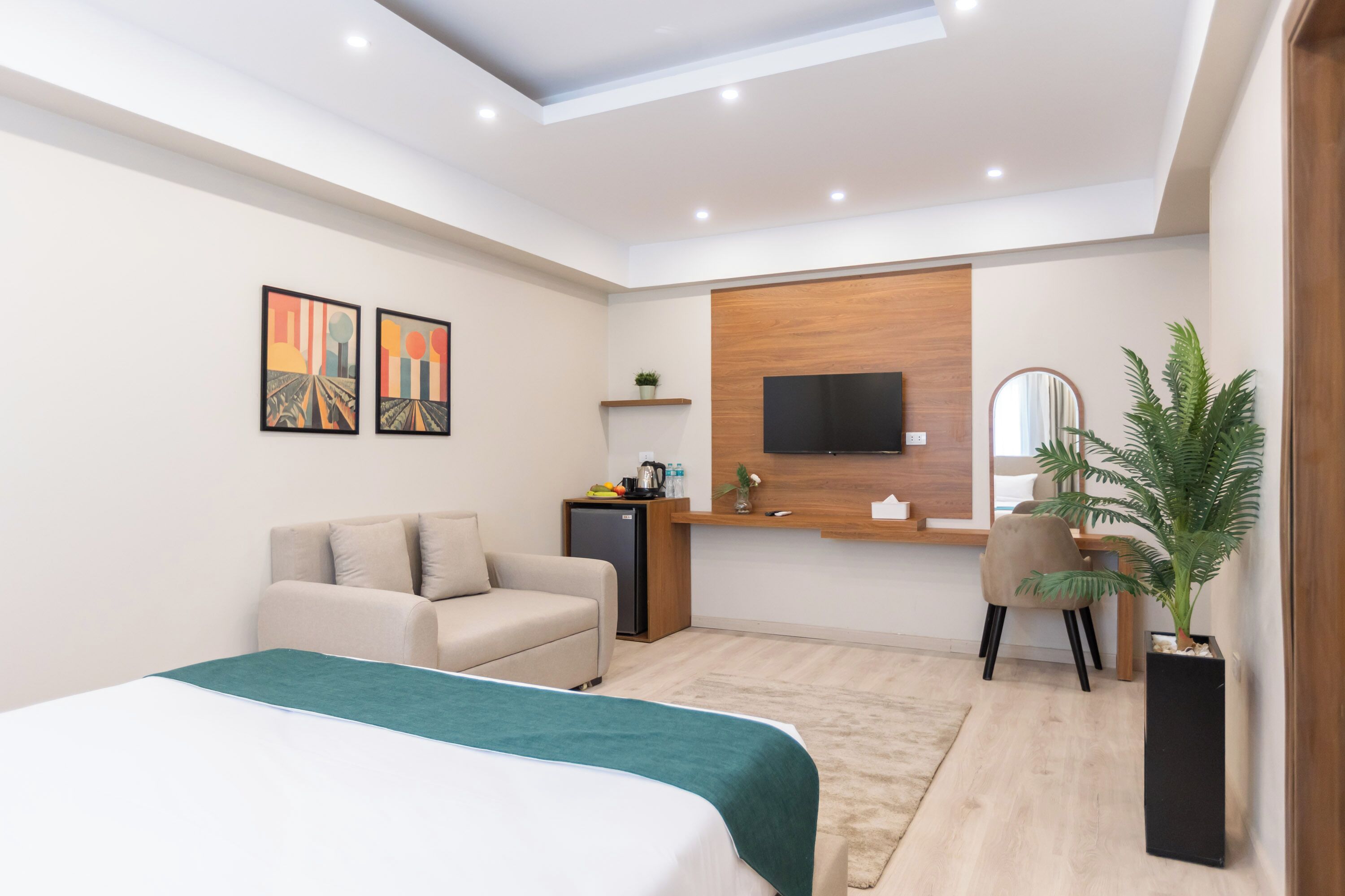 Superior King Room | Frigobar, cofres nos quartos, escrivaninha, cortinas blackout