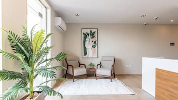 ฝ่ายต้อนรับ