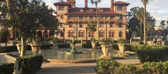 Beachfront Paradise! 3 Bedrooms with hot tub and dog friendly!