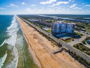 On the beach, sun-loungers, beach towels - Beachfront Paradise! 3 Bedrooms with hot tub and dog friendly! (Flagler Beach)