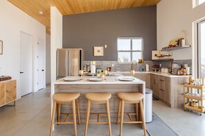 Private kitchen - NEW Luxury Modern Home, Fenced Property w Hot Tub, Pool, Outdoor Shower, Arcade (Joshua Tree)