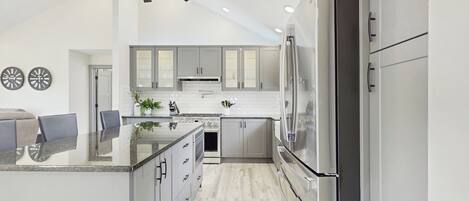 Fridge, microwave, stovetop, dishwasher