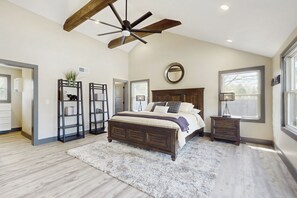 3 habitaciones, tabla de planchar con plancha y cuna de viaje