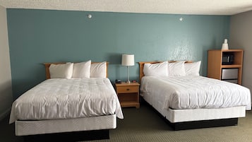 Standard Double Room | Desk, laptop workspace, soundproofing, iron/ironing board