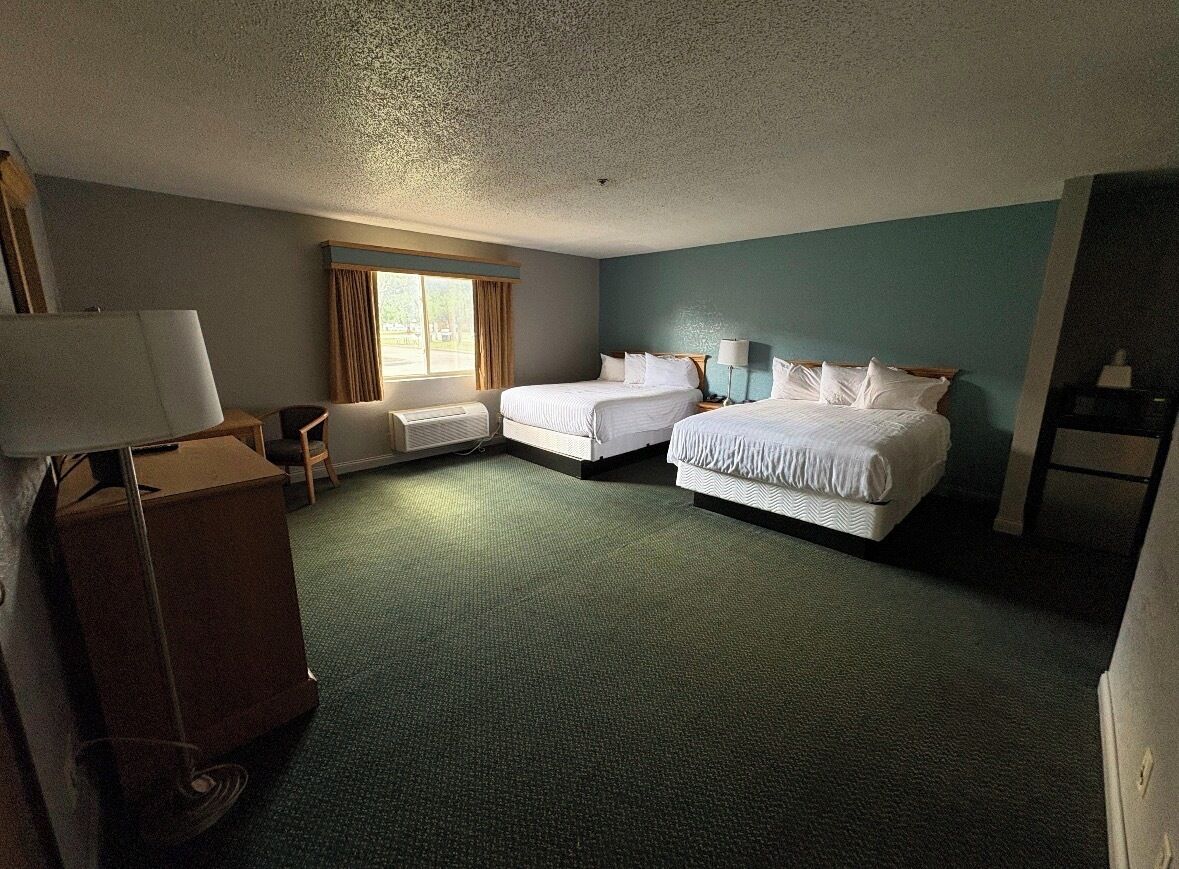 Chambre Double Confort, douche accessible en fauteuil roulant