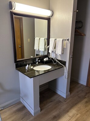 Chambre Simple Standard | Salle de bain