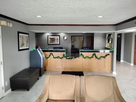 Lobi. Simply Home Inn & Suites