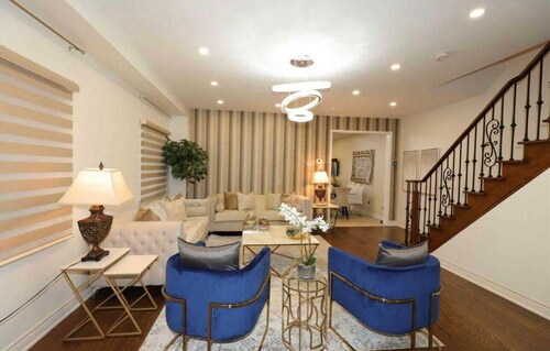 4 BEDROOM COZY HOUSE IN MISSISSAUGA FOR LARGE FAMILIES/GROUPS - 5 MINS TO MALLS