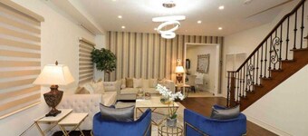 4 BEDROOM COZY HOUSE IN MISSISSAUGA FOR LARGE FAMILIES/GROUPS - 5 MINS TO MALLS