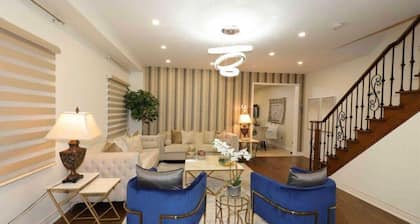 4 BEDROOM COZY HOUSE IN MISSISSAUGA FOR LARGE FAMILIES/GROUPS - 5 MINS TO MALLS