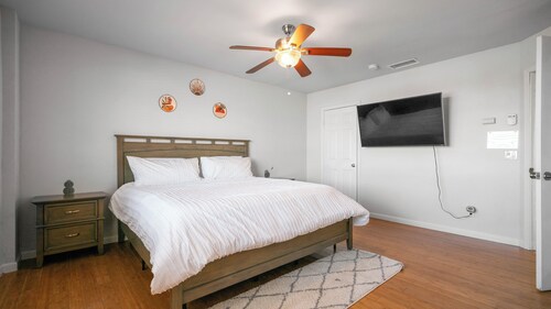 Tranquil 3-bedroom house 2 bathrooms near highway in Twentynine Palms