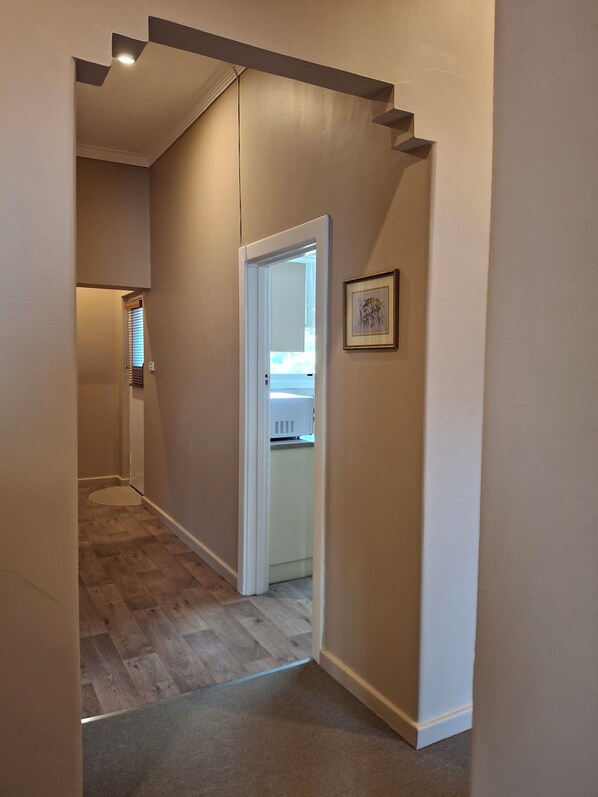 Interior - Loxton Holiday Home Pet Friendly, short 350m walk to shops, cafes, hotel & river (Loxton)