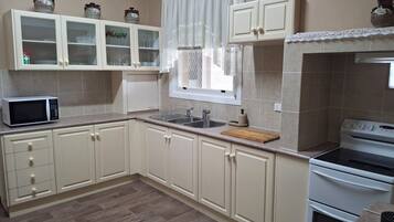 Mikrobølgeovn, ovn og kokeplater