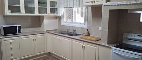 Microondas, horno y parrilla de estufa