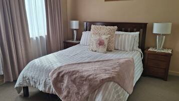 4 habitaciones, tabla de planchar con plancha y wifi gratis