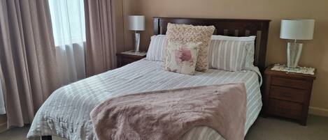 4 Schlafzimmer, Bügeleisen/Bügelbrett, kostenloses WLAN, Bettwäsche