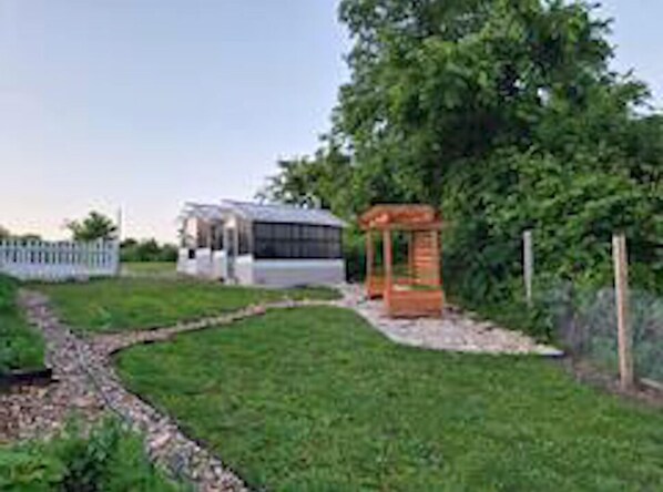 Property grounds - Charming 3-bedroom house with AC in the Country (Harrison)