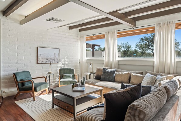 Smart TV, video games, table football, ping pong - Casas Adobes Dream Property! Amenities galore! (Tucson)