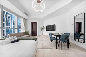 House - Stayshort - Studio Sleeps 2 in Business Bay With Canal Views (Dubai)