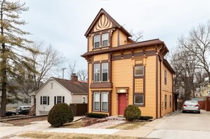Exterior - West Plaza Charmer I - Duplex 2 Bedroom 1 Bath Off Street Parking in Kansas City (Kansas City)