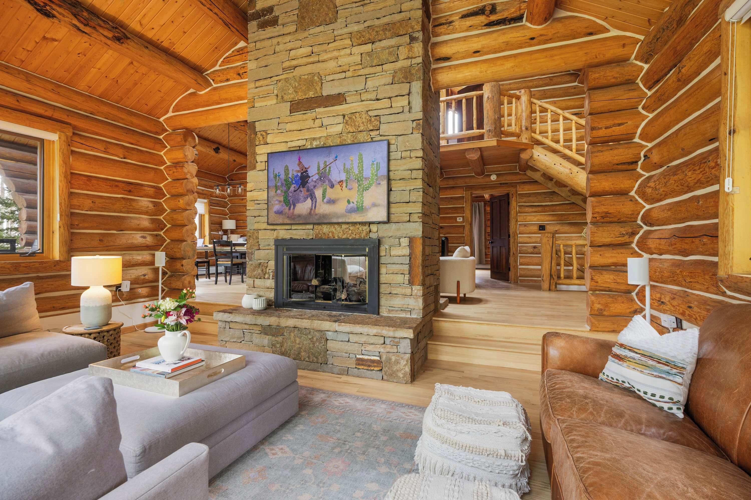 Smart TV, fireplace