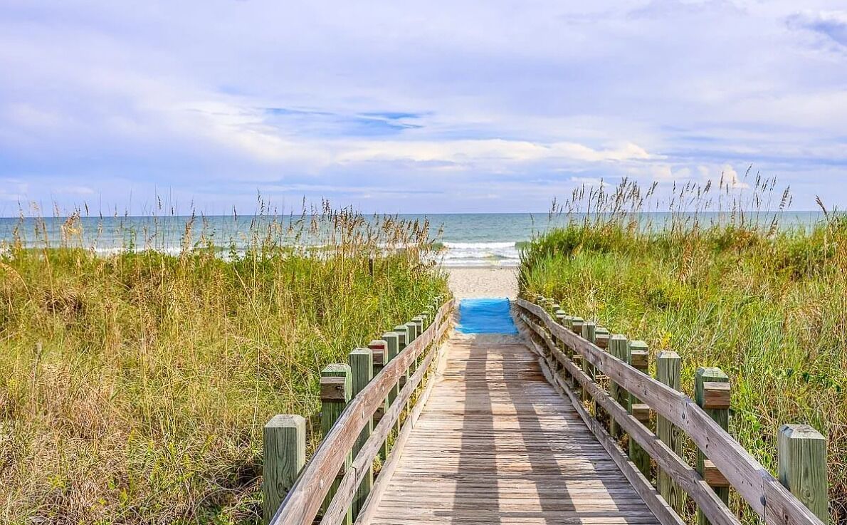 Plage, chaises longues, serviettes de plage