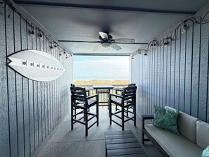 Smart TV - Newly updated 1st FL direct OCEANFRONT 2 bed/2 bath condo in North Myrtle Beach (North Myrtle Beach)