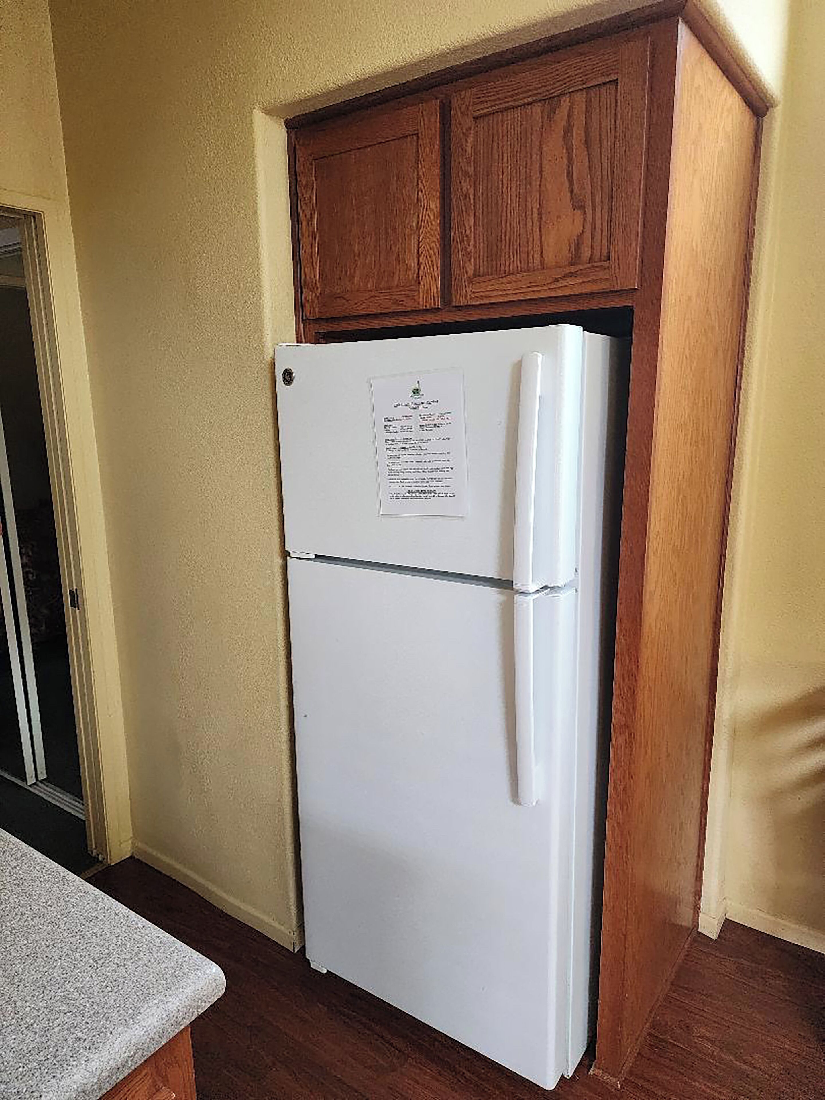 Geladeira grande, micro-ondas, cooktop, lava-louças