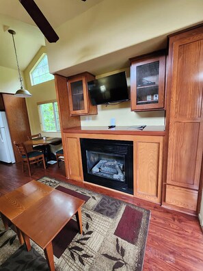 Living area - Lighthouse Pointe Resort (Point Arena)