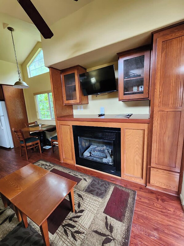 Living area - Lighthouse Pointe Resort (Point Arena)