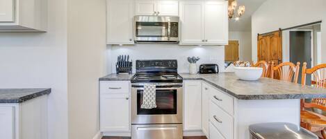 Refrigerador, microondas, parrilla de estufa y lavavajillas