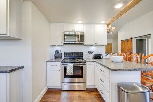 Fully Updated! Zanesville Home w/ River Views