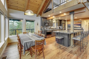 Dining - Retreat w/ Hot Tub: Bear Mountain Ski Slope View (Big Bear Lake)