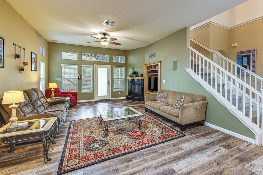 Napa Nearby! Large Home W/ Hot Tub & Dtwn Access - Fairfield, CA