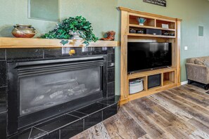 TV, fireplace