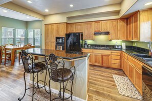 Fridge, microwave, stovetop, dishwasher