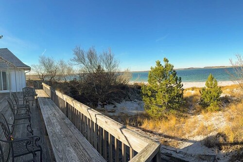 Private beachfront escape on Coffins Beach w/ amazing views & private beach