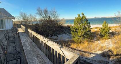 Private beachfront escape on Coffins Beach w/ amazing views & private beach