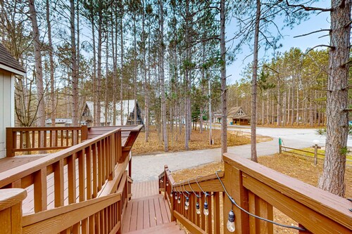 Spacious Home with deck, grill  & added Crystal Mountain Amenities